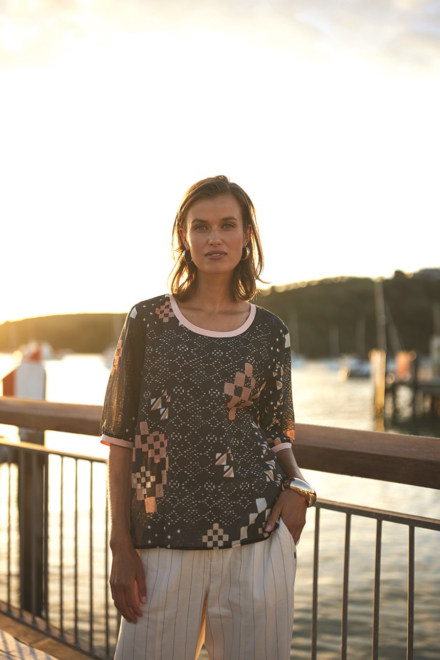 STASH WOVEN TEE